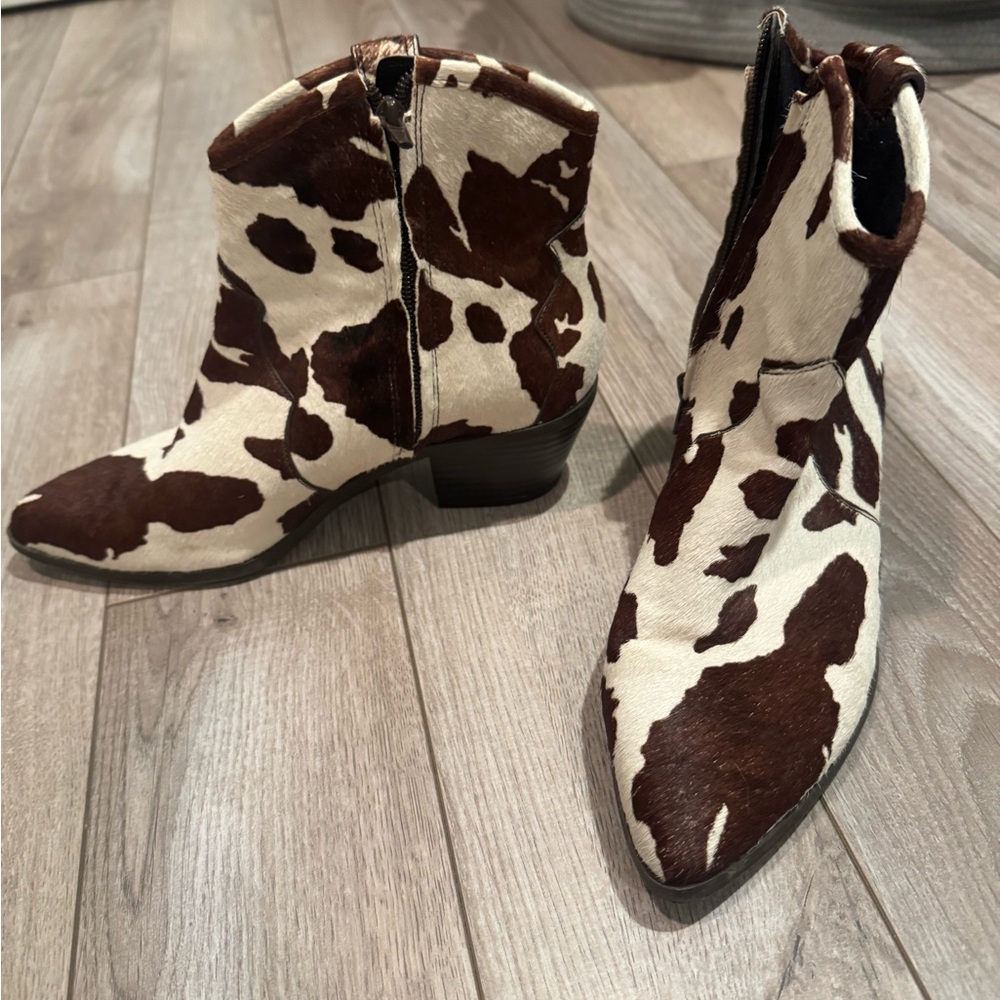 INC International Concepts Brown and Cream Ankle Boots - Picture 2 of 4